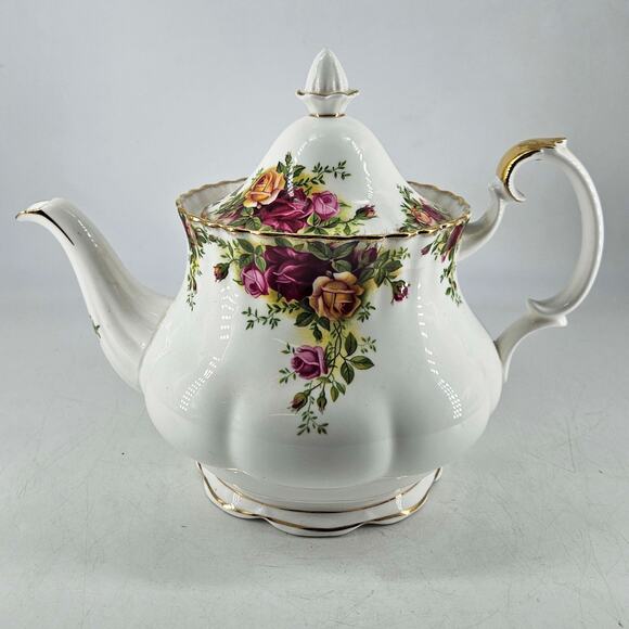 Royal Albert OLD COUNTRY ROSES porcelain 6 Cup Teapot 1962 - Picture 3 of 7